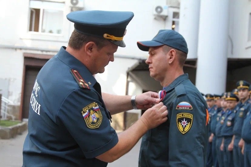 Донские огнеборцы награждены ведомственными медалями «За спасение на пожаре»