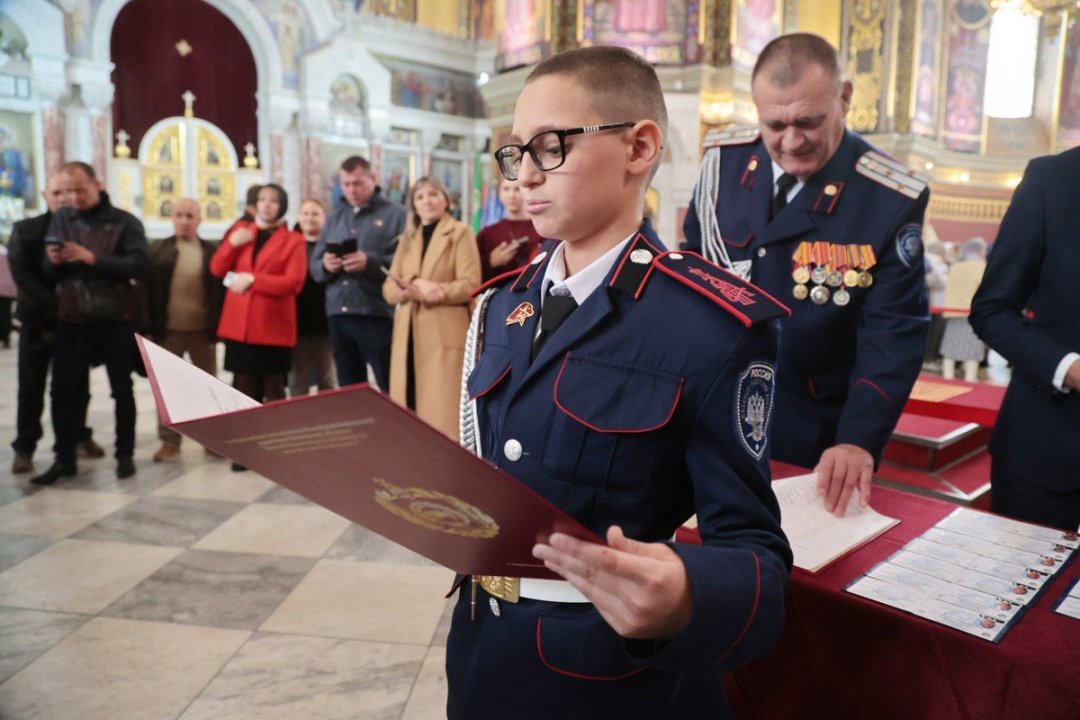 Донские кадеты прошли старинный обряд «посажения на коня»